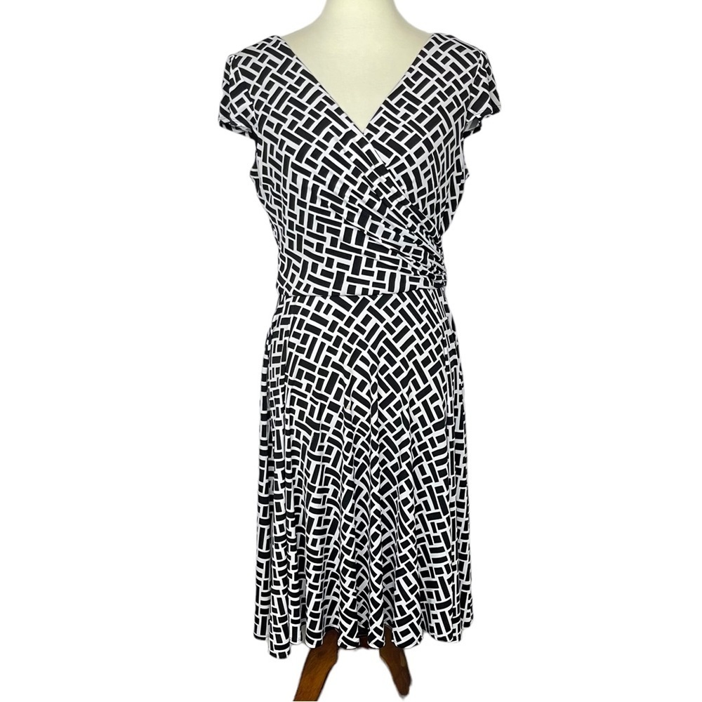White House Black Market Flattering Faux Wrap Drop Sleeve Tailored Dress Sz 8